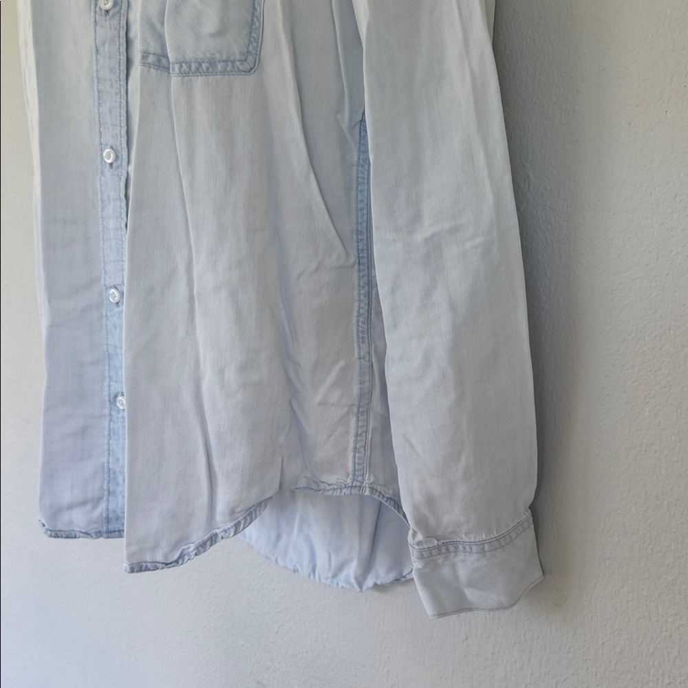 Time & Tru light blue chambray denim button down dress shirt blouse size medium - Picture 8 of 11